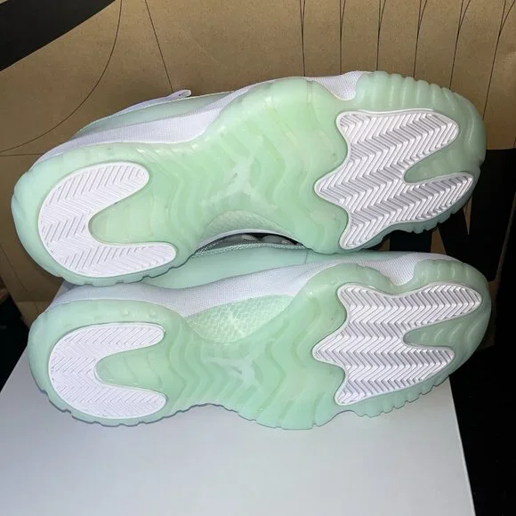 NEW Nike Air Jordan Retro 11 “Igloo” AH7860-103 Womens Size 9.5, Mens Size 8 - Picture 6 of 8